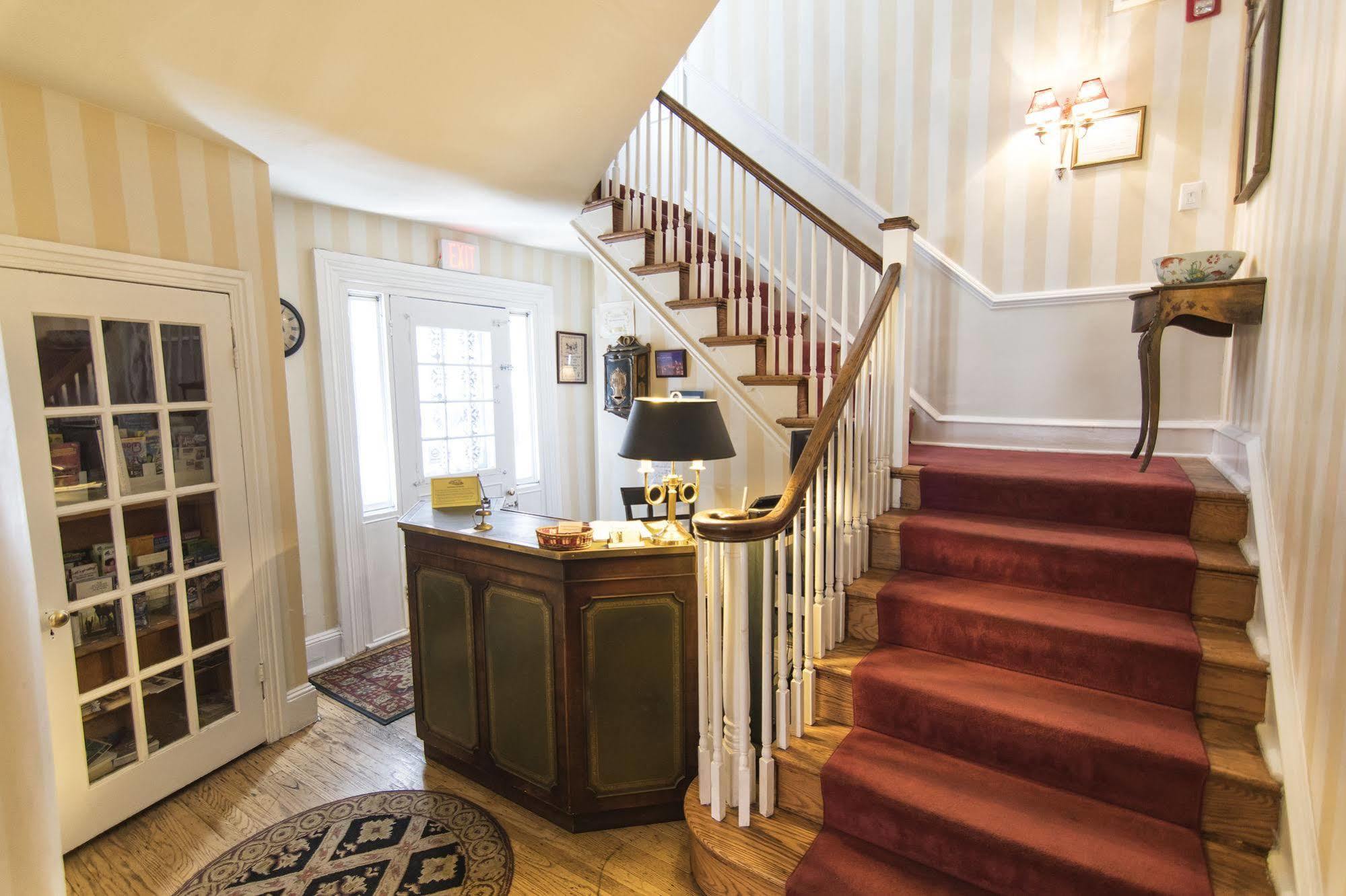 La Reserve Bed & Breakfast 3*